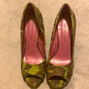 MADDEN GIRL PUMPS, size 6.5